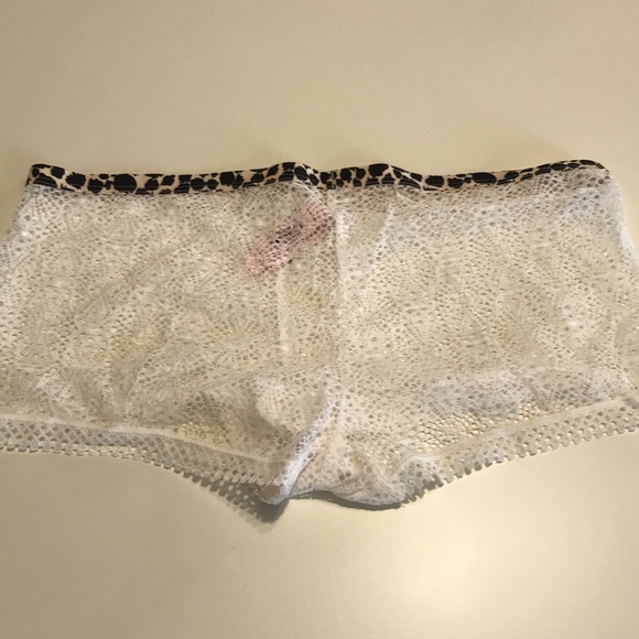 Victoria Secret Shortie/Minishort - Picture 3 of 6